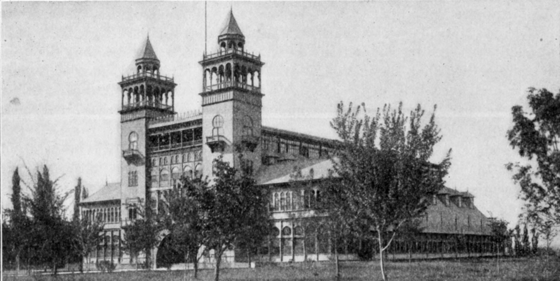 The Natatorium from The Souvenir of Western Women, 1905. Public domain, via Wikimedia Commons.